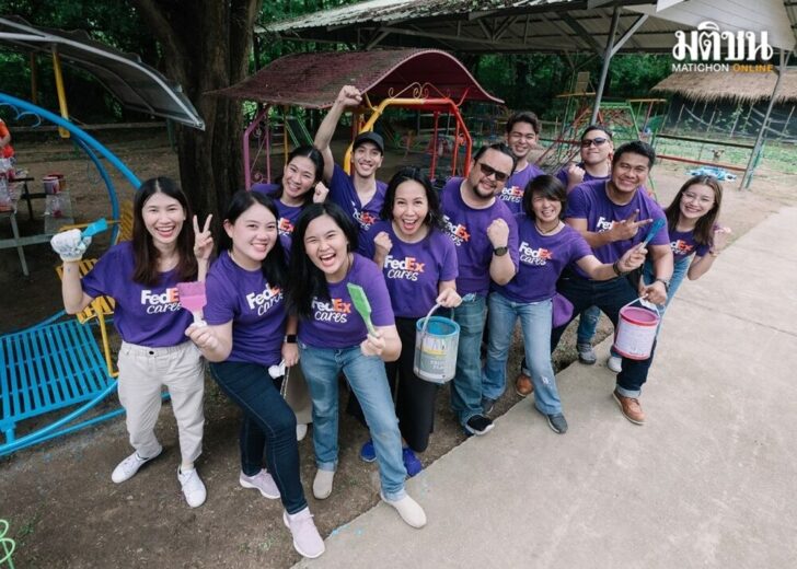 FedEx Cares volunteers