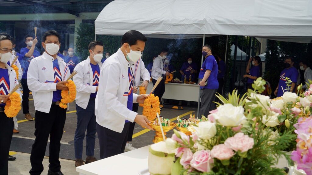 ฮือฮา!! นิมิตหมายดีพระอาทิตย์ทรงกลด ระหว่างทำบุญ 'พรรครวมไทยสร้างชาติ' ฮือฮา!! นิมิตหมายดีพระอาทิตย์ทรงกลด ระหว่างทำบุญ 'พรรครวมไทยสร้างชาติ'