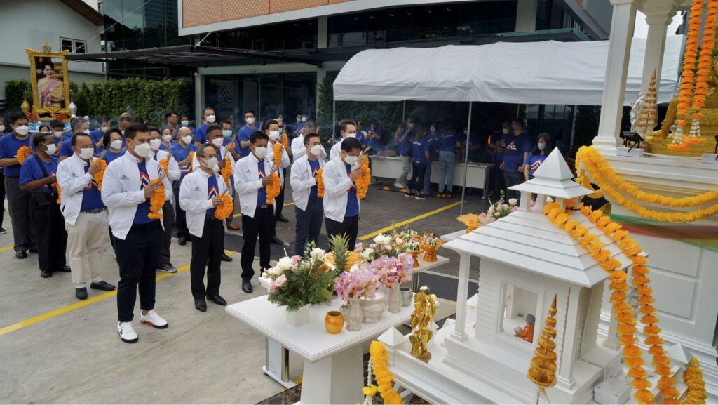 ฮือฮา!! นิมิตหมายดีพระอาทิตย์ทรงกลด ระหว่างทำบุญ 'พรรครวมไทยสร้างชาติ' ฮือฮา!! นิมิตหมายดีพระอาทิตย์ทรงกลด ระหว่างทำบุญ 'พรรครวมไทยสร้างชาติ'