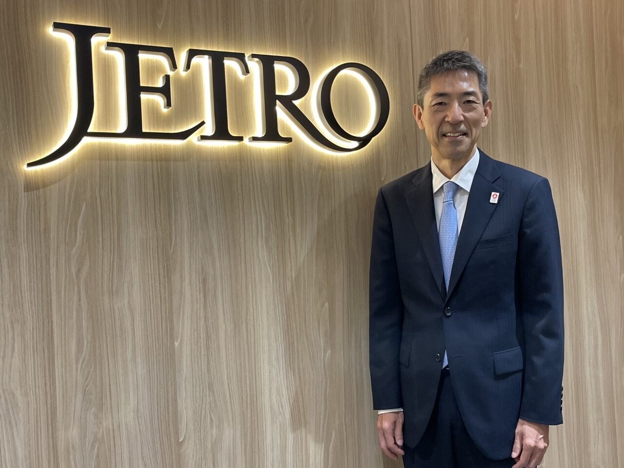 ジェトロ・バンコク事務所の新社長「黒田潤」の物語を開く。