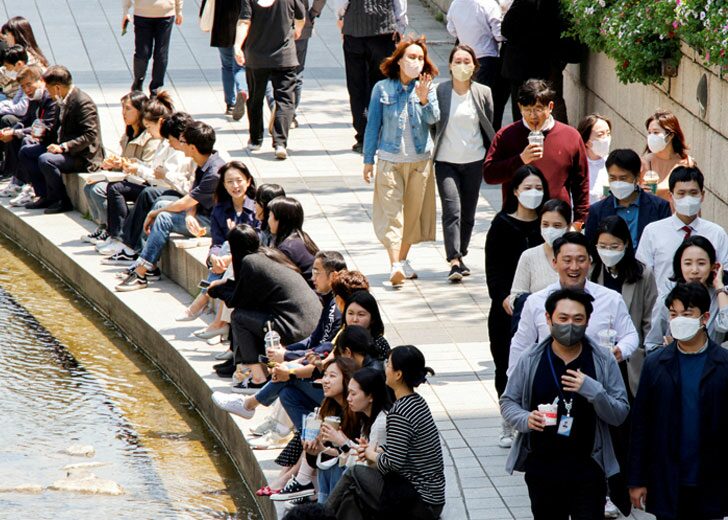 south-korea-covid-mask-poeple