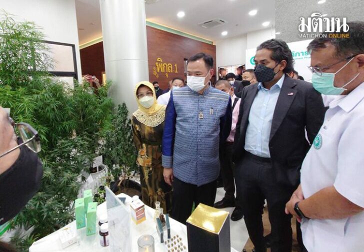 อนุทินพาทัวร์