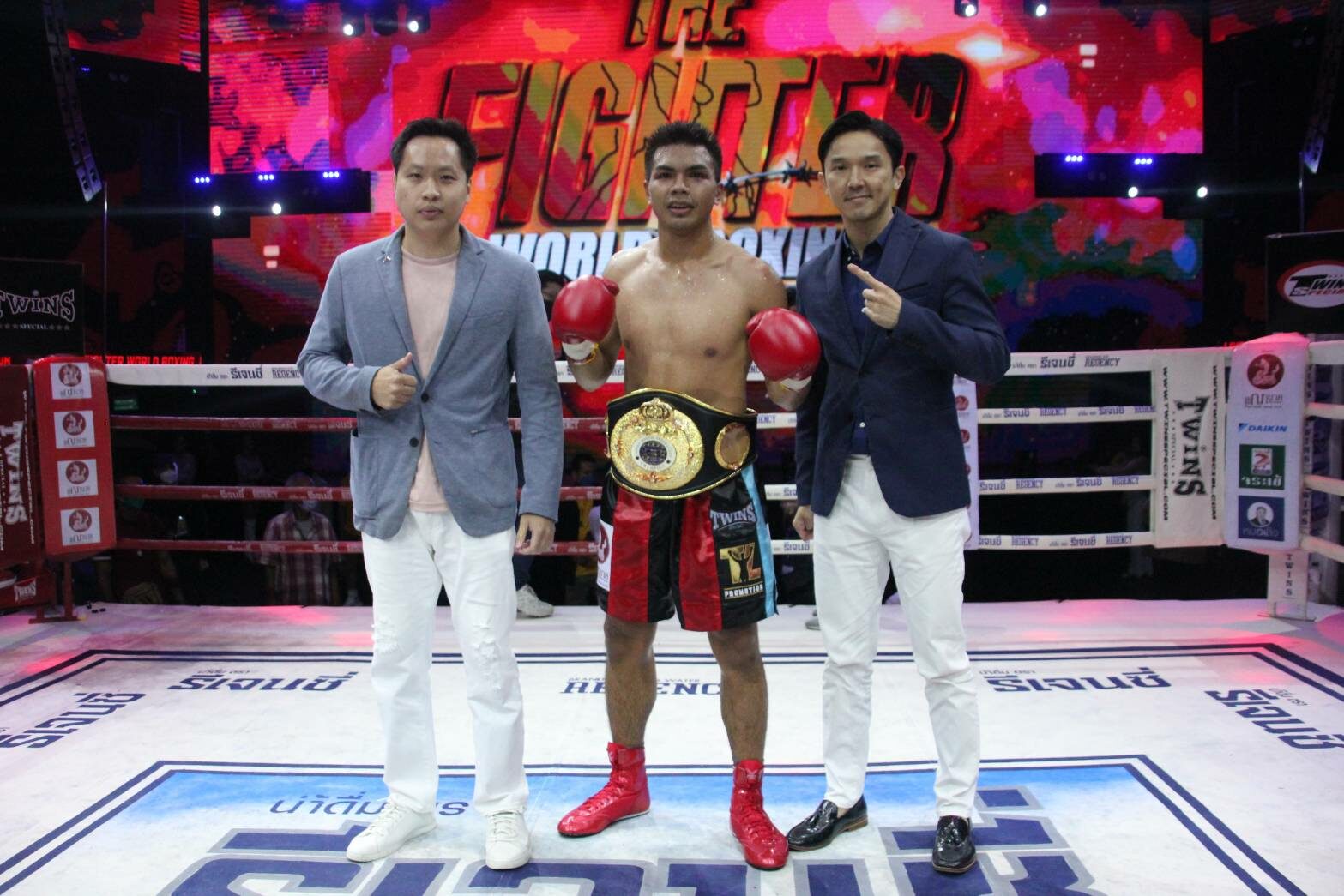 ‘แสตมป์’ ชนะน็อกยก 4 ‘เพชรใหม่’ ผงาดแชมป์เอบีเอฟ