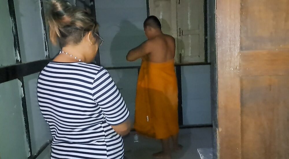 พระหื่นชวนสาวเล่นจ้ำจี้ที่กุฏิ สาวซ้อนแผนเรียกตร.ช่วย ถูกจับสึกทันที