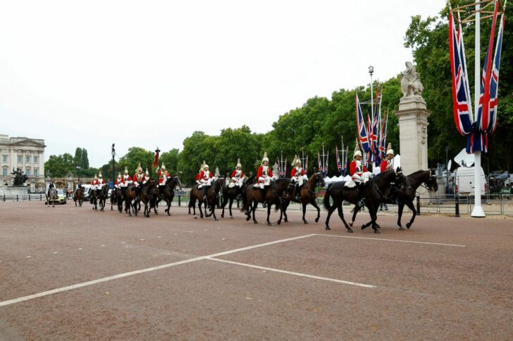 2022-09-13T100249Z_1035280414_RC29GW9LOICA_RTRMADP_3_BRITAIN-ROYALS-QUEEN (1)