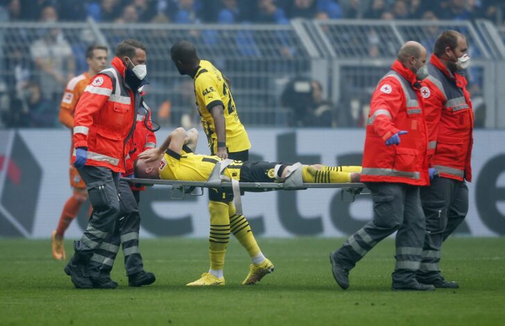 Bundesliga - Borussia Dortmund v Schalke 04