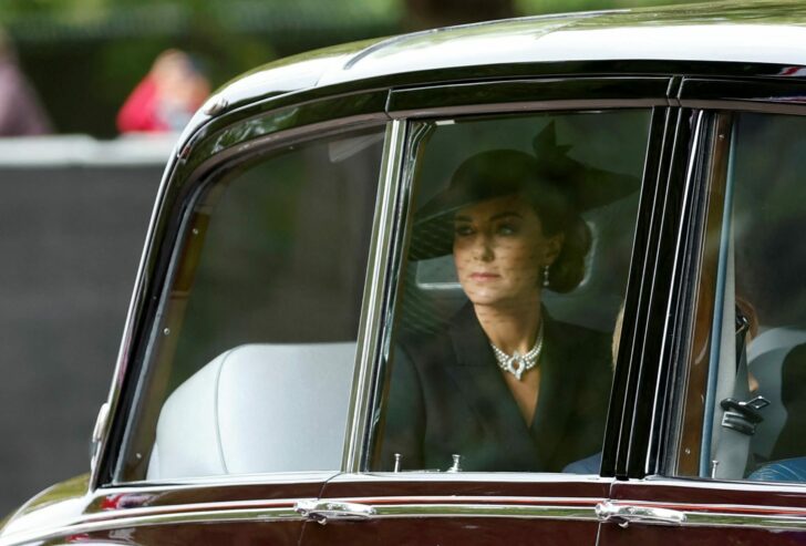 2022-09-19T095949Z_890565346_UP1EI9J0RRO16_RTRMADP_3_BRITAIN-ROYALS-QUEEN (1)