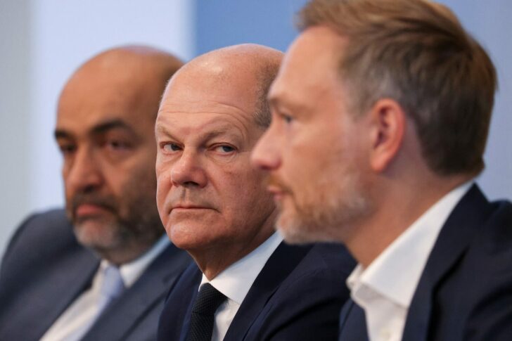 News conference on new package of relief measures to counter rising energy prices, at the Chancellery in Berlin