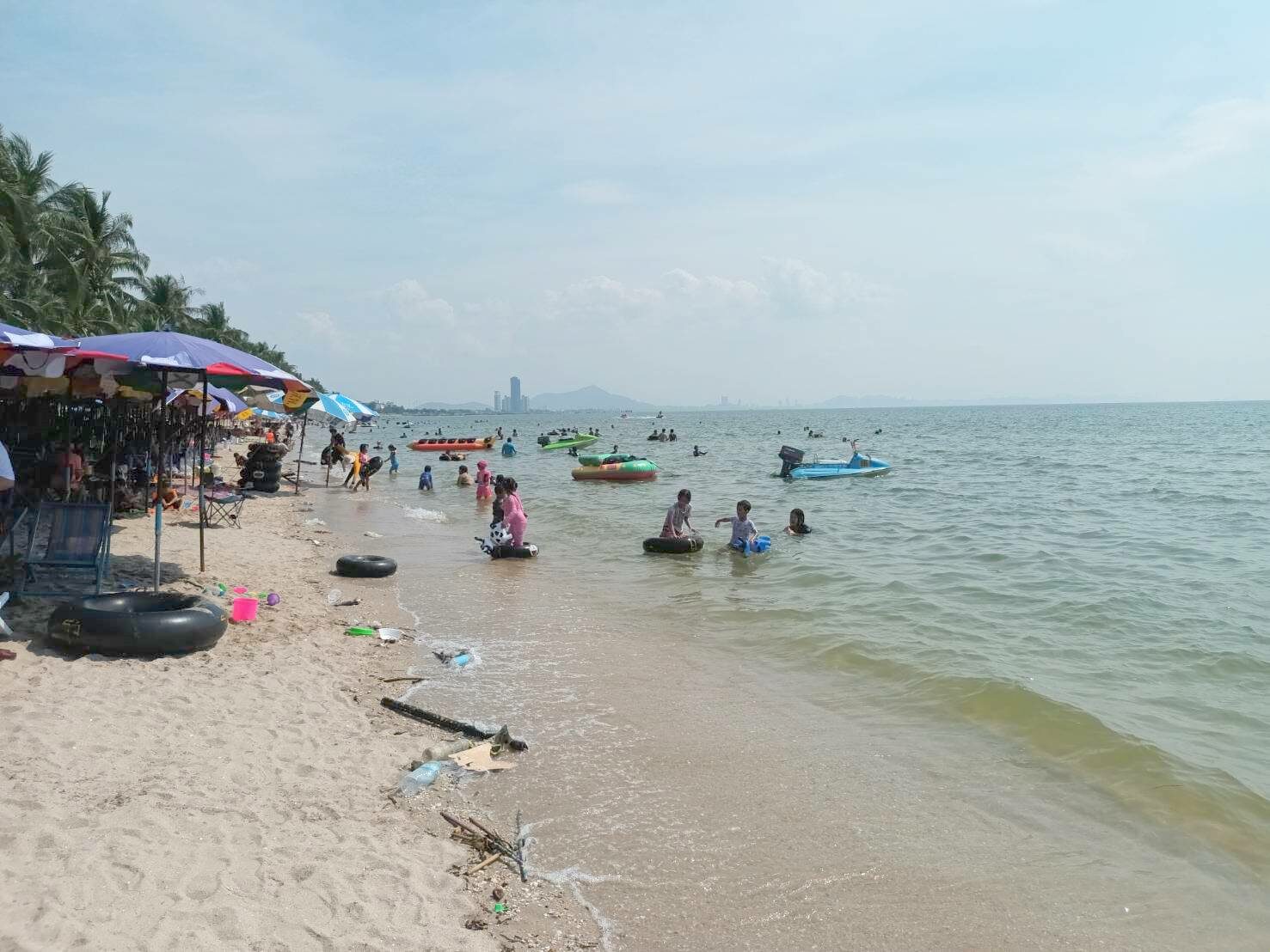 หยุดยาว 3 วัน 'บางแสน' คนเต็มหาด แม่ค้าชวนเที่ยวช่วงน้ำใสถึง ก.พ.66 หยุดยาว 3 วัน 'บางแสน' คนเต็มหาด แม่ค้าชวนเที่ยวช่วงน้ำใสถึง ก.พ.66