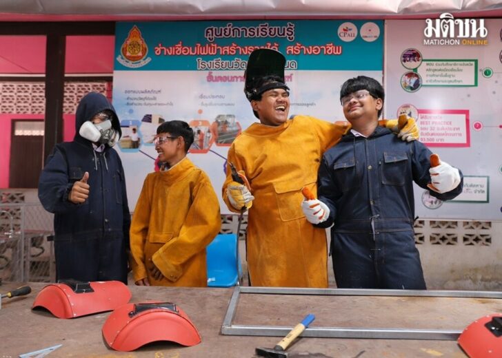 15.บรรยากาศการลงมือปฏิบัติผลิตสินค้าเชื่อมไฟฟ้าฝีมือเยาวชน