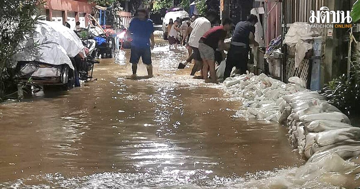เมืองนนท์ เเนวคันกั้นน้ำพัง พระ-ชาวบ้าน วิ่งวุ่น หากระสอบทรายมาเสริม แต่เอาไม่อยู่