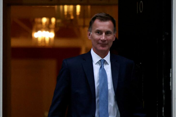 2022-10-16T211214Z_1441578727_RC241X9TKFV2_RTRMADP_3_BRITAIN-ECONOMY