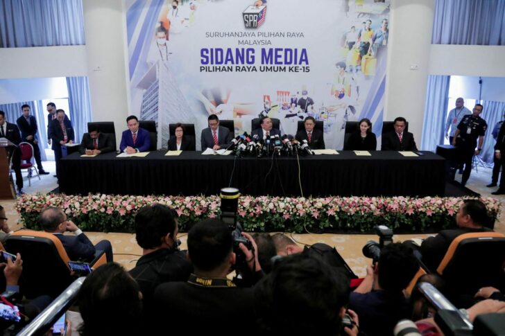 2022-10-20T045709Z_600410990_RC2S4X9QTO47_RTRMADP_3_MALAYSIA-POLITICS
