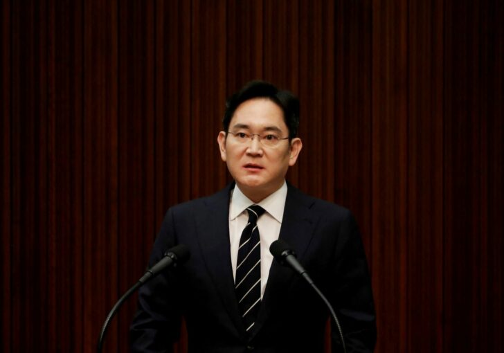 2022-10-27T013647Z_2086154151_RC2C9X9D7SWQ_RTRMADP_3_SAMSUNG-ELEC-CHAIRMAN