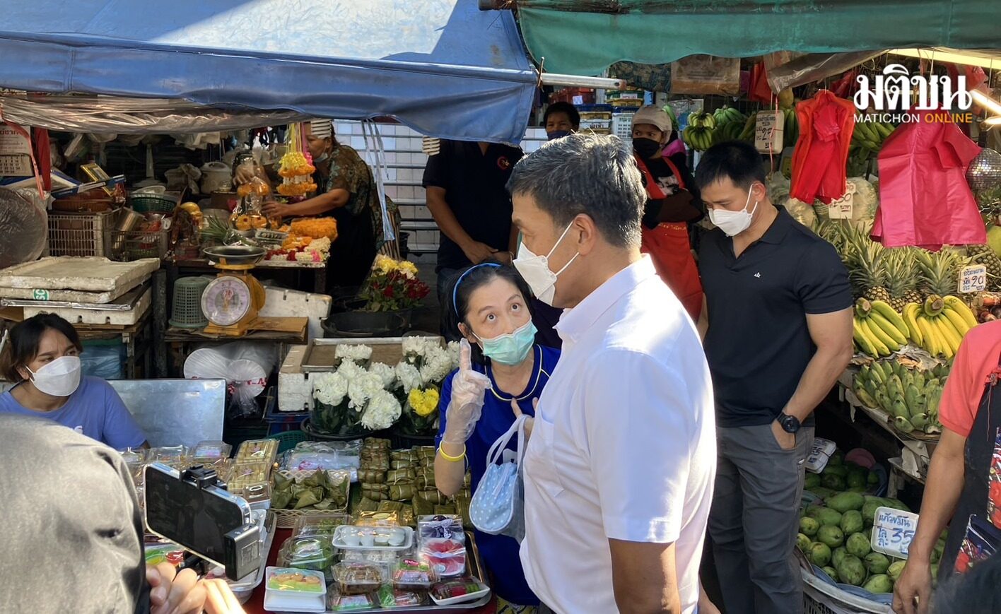 ‘ชัชชาติ’ สัญจรเขตดินแดง เจอป้าโวยกลาง ‘ตลาดห้วยขวาง’ ฝนตกทีท่วมทั้งสาย น้ำก็เน่าเหม็น