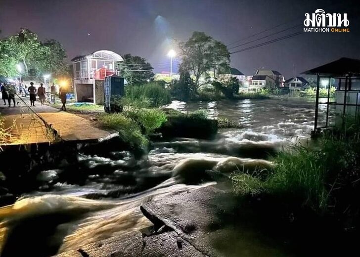 คันคลองชนประทาน-ถนนขาด