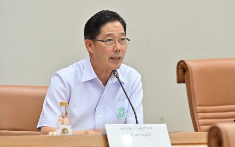 นพ.ธเรศ กรัษนัยรวิวงค์ อธิบดีกรมควบคุมโรค กระทรวงสาธารณสุข (สธ.)