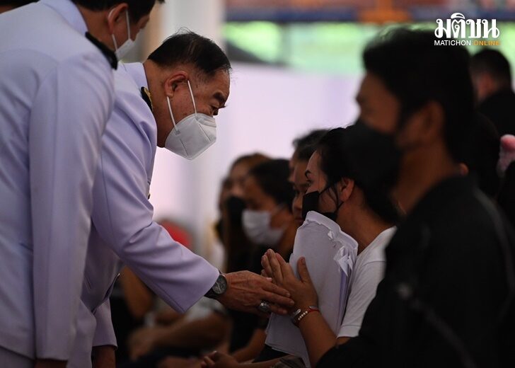 ปก-ประวิตร