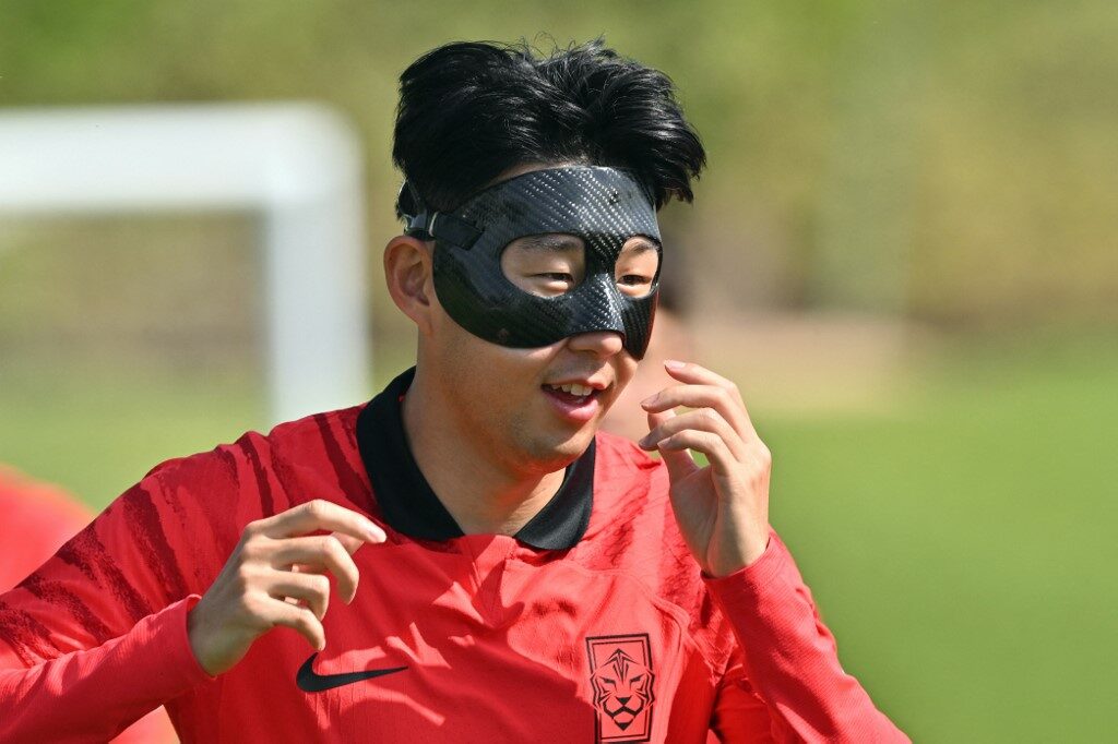 ซนสวมหน้ากากลงซ้อม ยืนยันทำทุกวิถีทางเพื่อช่วยทีมแม้บาดเจ็บ