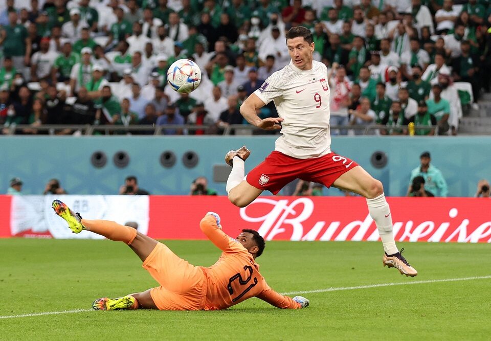 ‘เลวาน’ ร่ำไห้ซัดตุงแรกในบอลโลกนำ ‘โปแลนด์’ ดับซ่า ‘ซาอุ’ 2-0