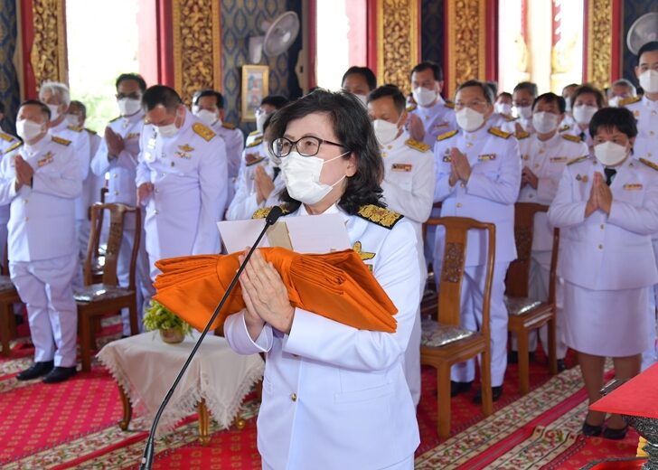 “นารี” อัยการสูงสุด อัญเชิญผ้าพระกฐินพระราชทานถวายวัดกลางวรวิหาสมุทรปราการ