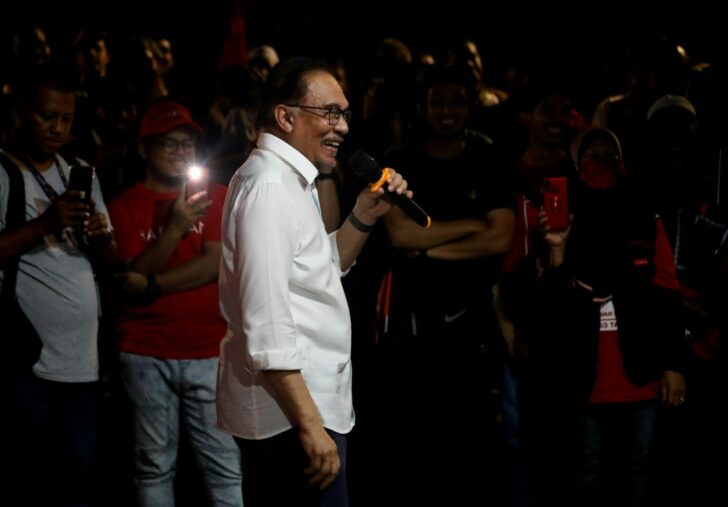 2022-11-05T174918Z_521396281_RC2QFX939IAP_RTRMADP_3_MALAYSIA-ELECTION