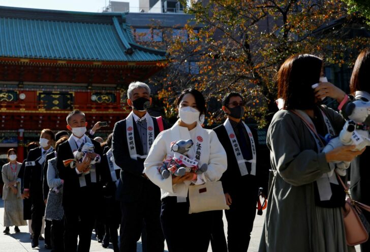 2022-11-11T082114Z_1134304092_RC2GJX9AT0GX_RTRMADP_3_JAPAN-CEREMONY-ROBOTIC-DOGS