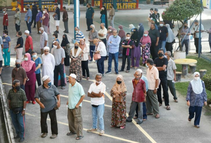 2022-11-19T032535Z_613907595_RC2OOX9FZXYF_RTRMADP_3_MALAYSIA-ELECTION