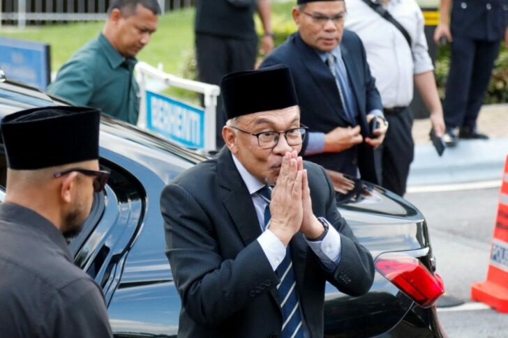 2022-11-22T101505Z_413398904_RC2XQX90GP1J_RTRMADP_3_MALAYSIA-ELECTION