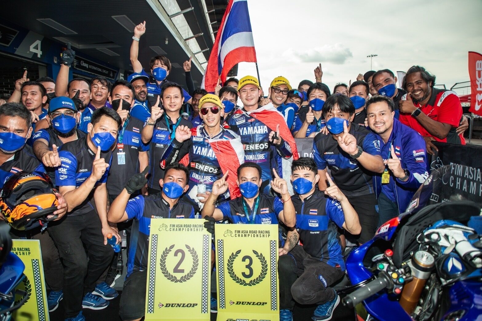 ‘ตี อนุภาพ’ ควงทีมเมท ‘แสตมป์ อภิวัฒน์’ ยืนโพเดียม 2 -3 รุ่น ASB1000 เรซแรกจ...