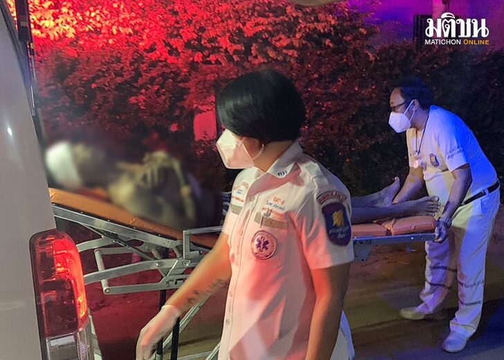 หนุ่มถูกเพื่อนรุมทำร้าย