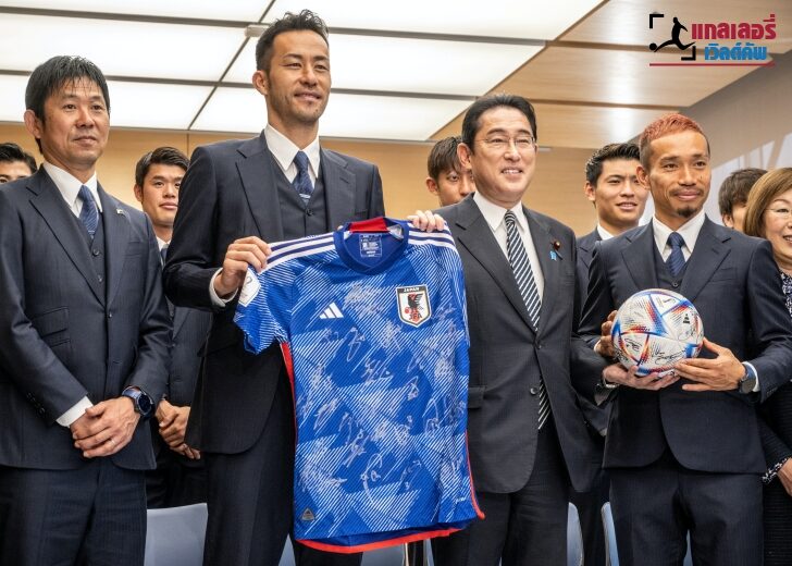 Japanese Prime Minister Kishida meets the national soccer team returned from the World Cup, in Tokyo