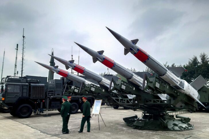 2022-12-08T061227Z_1365648639_RC2E1Y97Z6IY_RTRMADP_3_VIETNAM-DEFENCE-ARMS (1)