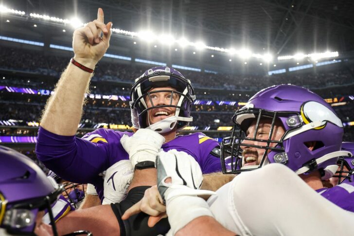 NFL: Indianapolis Colts at Minnesota Vikings