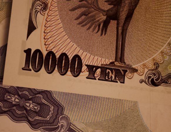 2022-12-21T091127Z_2087274476_RC21QX991KRJ_RTRMADP_3_JAPAN-ECONOMY-BOJ-INVESTORS