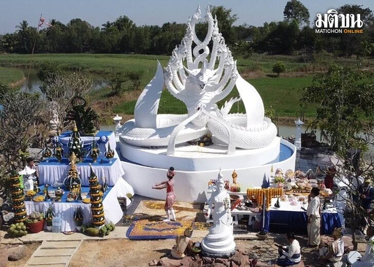 แห่บวงสรวง ปู่พญานาคเผือก 11 เศียร บูชาท้าวเวสสุวรรณ ส่องเลขเด็ดเต่ายักษ์เสี่ยงโชควันหวยออก แห่บวงสรวง ปู่พญานาคเผือก 11 เศียร บูชาท้าวเวสสุวรรณ ส่องเลขเด็ดเต่ายักษ์เสี่ยงโชควันหวยออก
