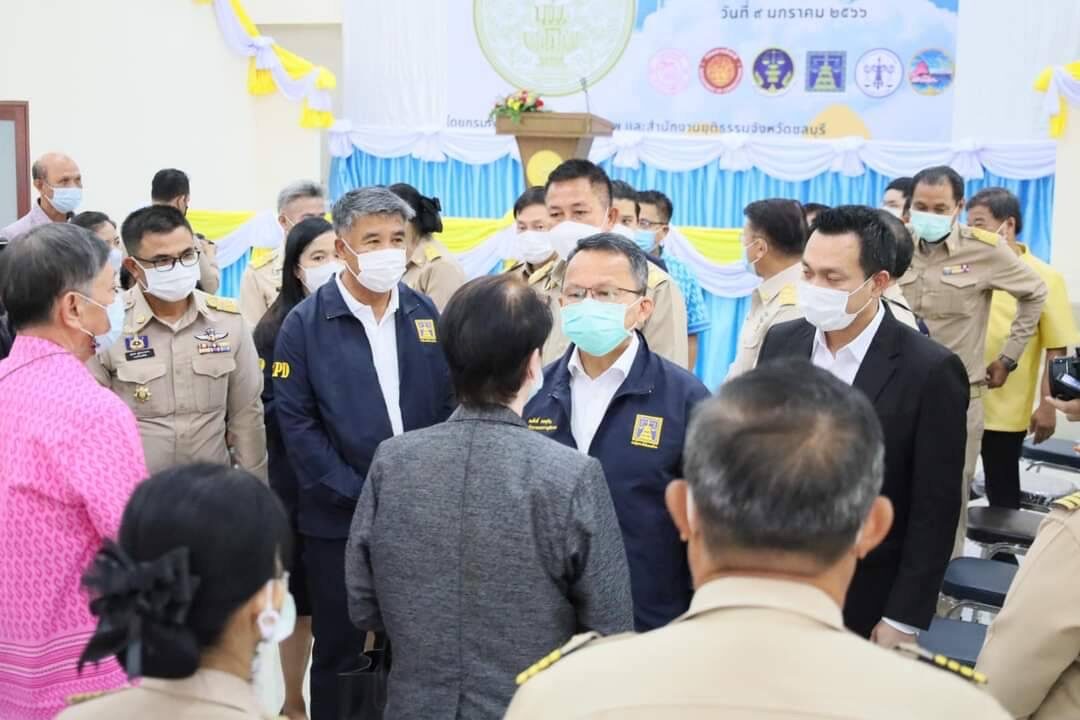 สมศักดิ์ มอบเงินเยียวยาครอบครัว เหยื่อผับมรณะ ‘เมาน์เท่นบี’ ครั้งที่สอง 12 ราย เฉียดล้าน...