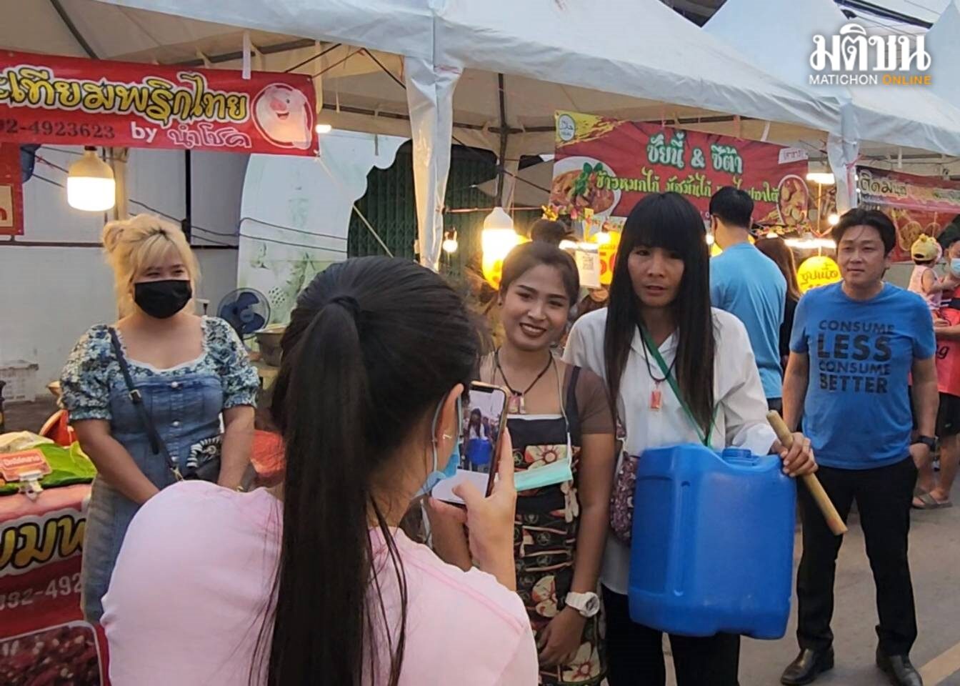 แห่เชลฟี่ นกน้อย ตัวตึงระยอง โชว์ตีกลอง งานย้อนรอยตลาดไผ่ล้อม100 ปี บ้านค่ายระยอง
