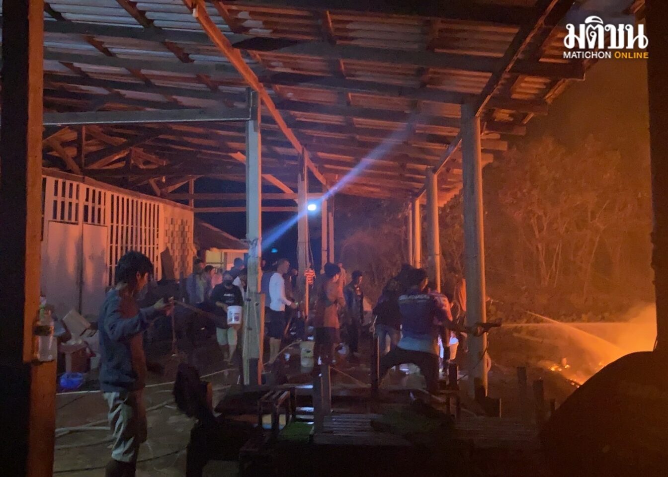 ด่วนเรือสปีดโบ๊ทเกาะหมาก 6 ลำ เรือไม้ 1 ลำถูกเพลิงไหม้เสียหายทั้งหมด