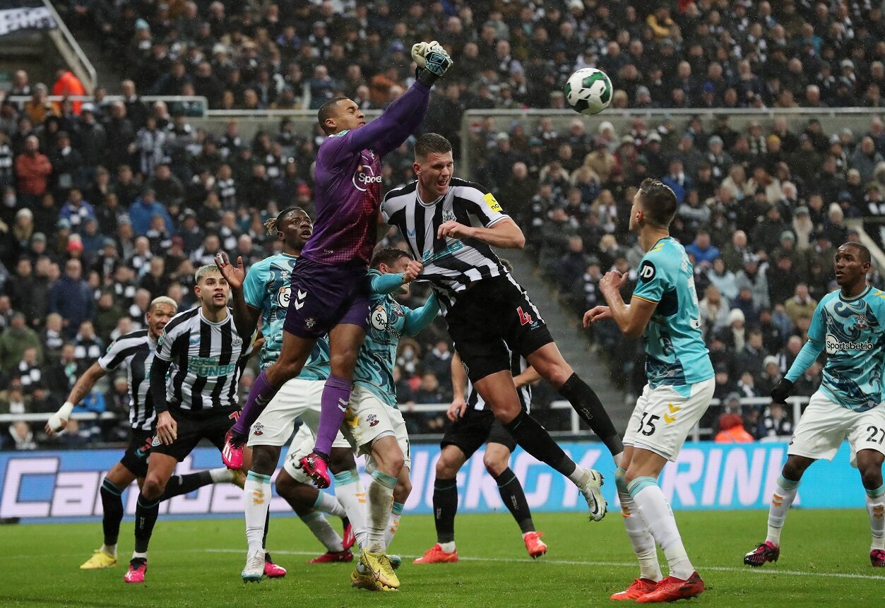 ‘นิวคาสเซิ่ล’ เปิดบ้านสอยนักบุญ 2-1 เข้าชิงคาราบาว ลีกคัพ รอบู๊ ‘แมนฯ ยู’