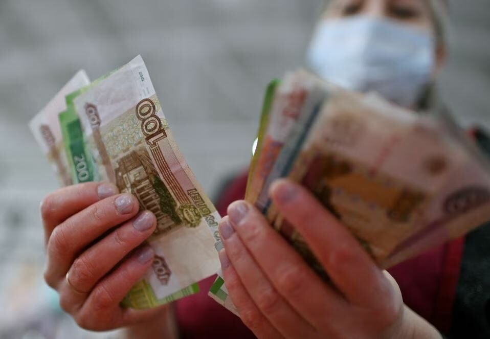 เงินรูเบิลรัสเซียแข็งค่า ฟื้นตัวสู่ระดับก่อนหน้ามอสโกบุกยูเครน  หลังอ่อนค่ากว่า 10 เดือน