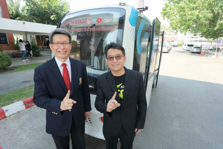 Pic1 ศ.ดร.สุพจน์ เตชวรสินสกุล คณบดีวิศวะ จุฬา และดร. ธีรศักดิ์ อนันตกุล หัวหน้าแผนกงานวางแผ