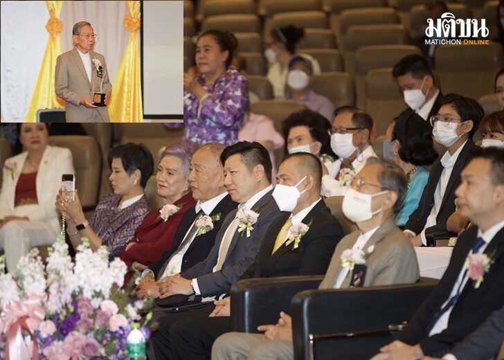 ปิดทองหลังพระ