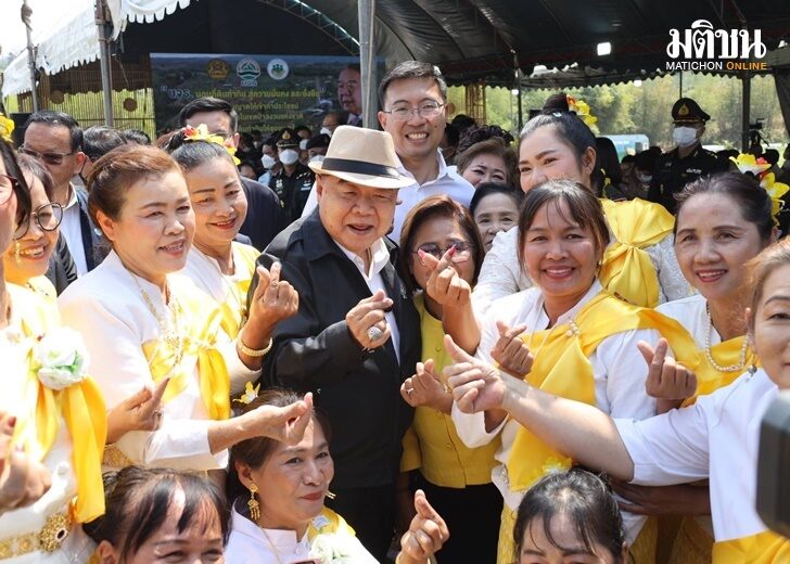 ปก-ลุงป้อม