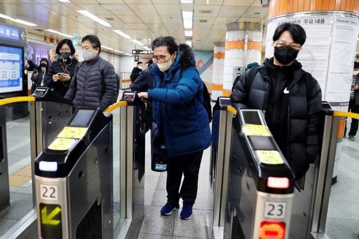 2023-02-16T005850Z_1627110334_RC2P6Z97VV8J_RTRMADP_3_ASIA-POPULATION-SOUTHKOREA-SUBWAYS