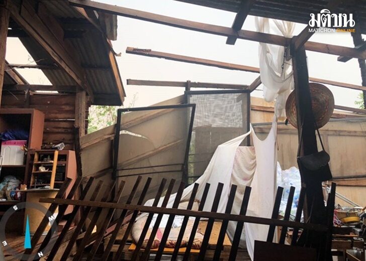 พายุฤดูร้อนถล่ม 'เลย' หลังคาปลิวว่อน ต้นไม้-เสาไฟฟ้าล้มระนาว