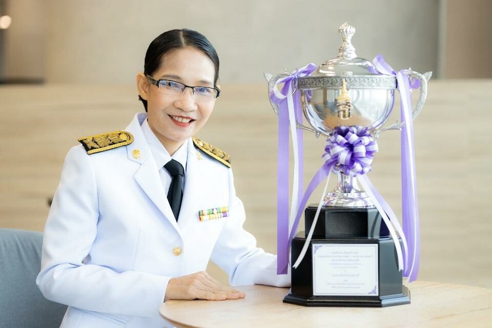 นางกานต์นารี ธรรมครบุรี คุณครูจาก โรงเรียนปากเกร็ด จังหวัดนนทบุรี นางกานต์นารี ธรรมครบุรี คุณครูจาก โรงเรียนปากเกร็ด จังหวัดนนทบุรี