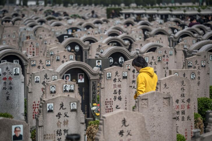 TOPSHOT-CHINA-RELIGION-QING-MING