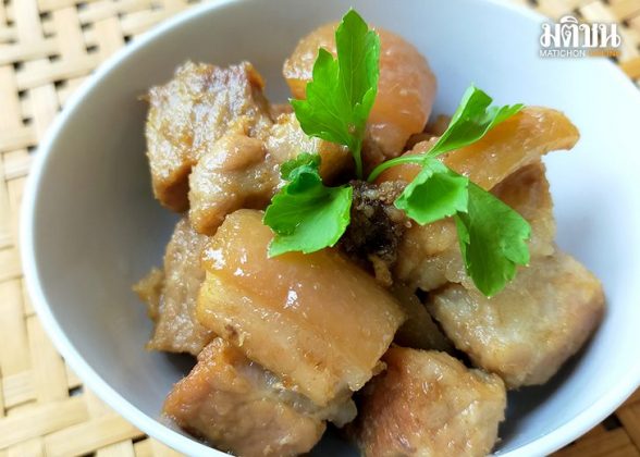 ‘หมูโคะ’ กินกับอะไรก็อร่อย : กฤช เหลือลมัย