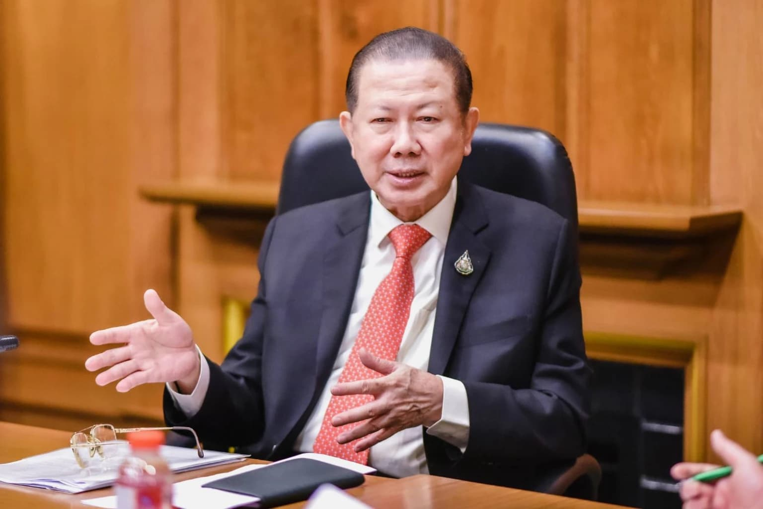 นายสนั่น อังอุบลกุล ประธานกรรมการหอการค้าไทยและสภาหอการค้าแห่งประเทศไทย